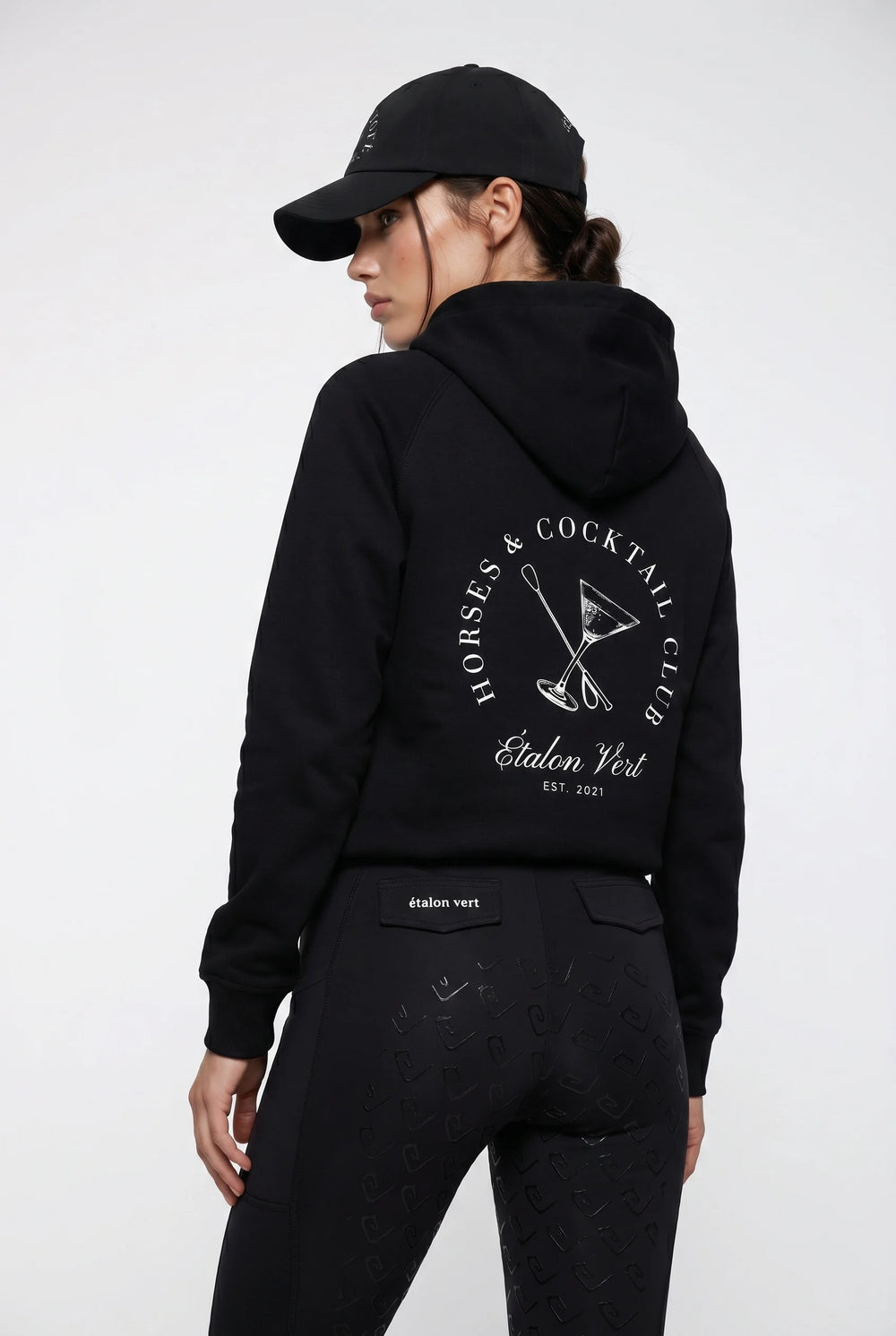 Quaterback 2.0 Normal Fit Hoodie - Horses & Cocktail - Black