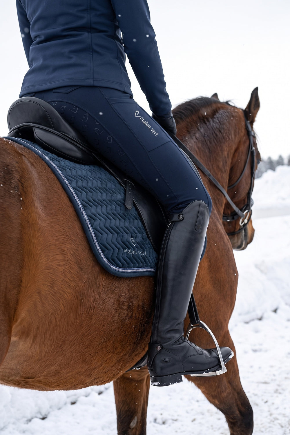 Negro 2.0 Thermo-Reitleggings Navy – Reitansicht von hinten seitlich