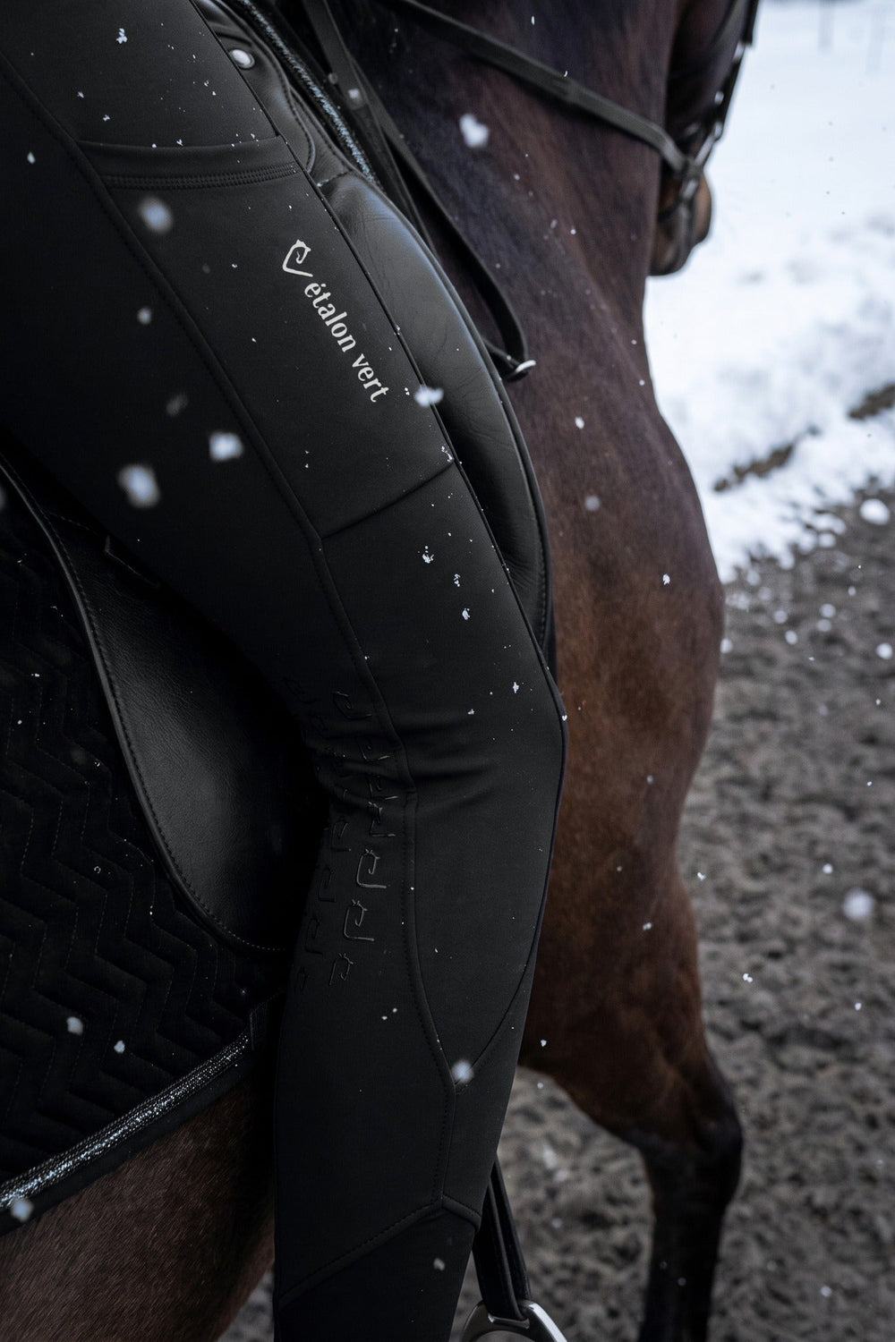 Negro 2.0 Thermo-Reitleggings Black – Grip und Bund im Sattel von oben