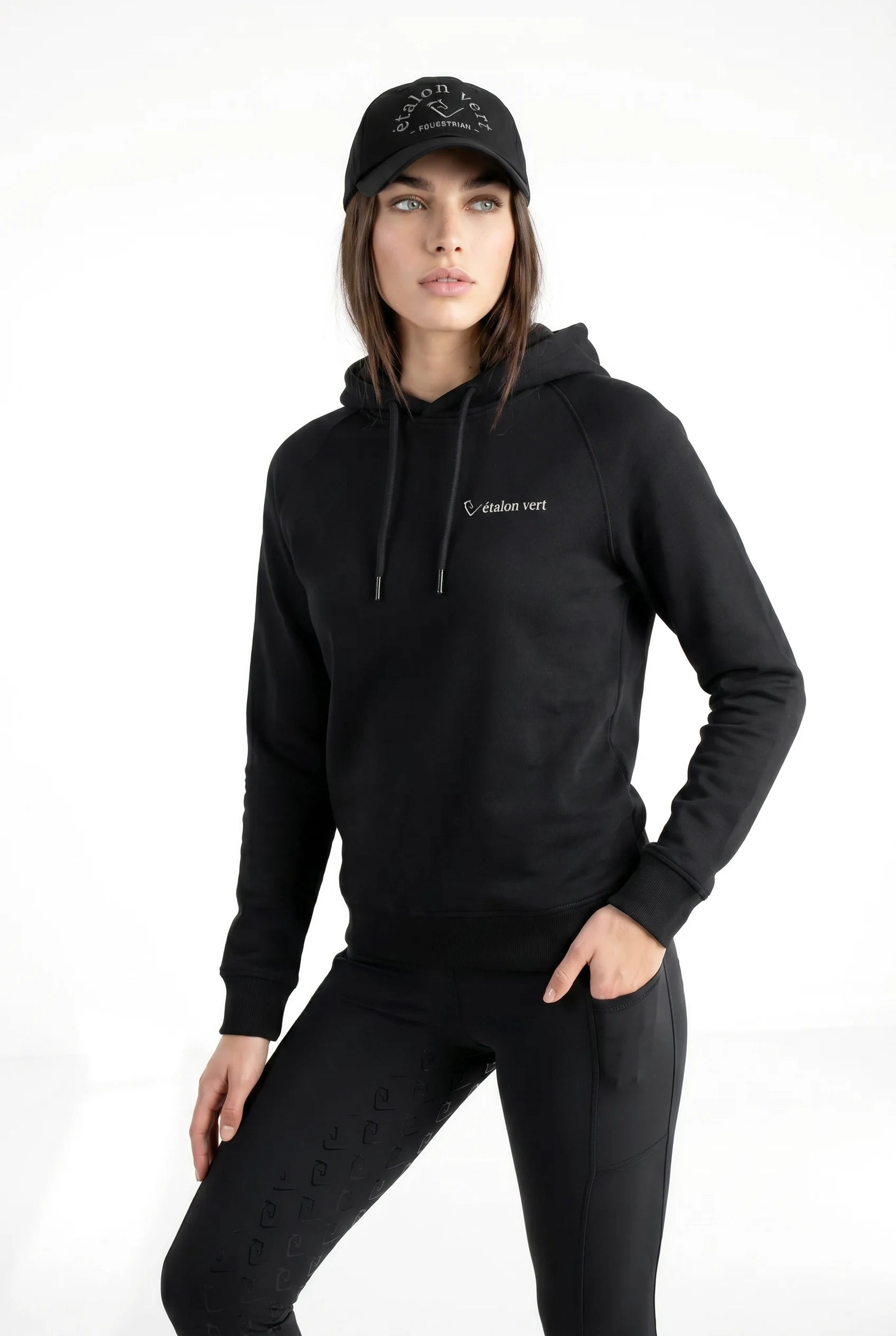 Quaterback 2.0 Normal Fit Hoodie - Horses & Cocktail - Black