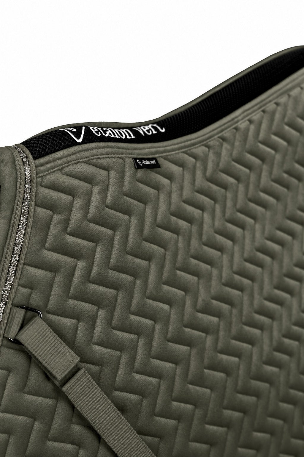 Schabracke Springen Olive Velvet – Material