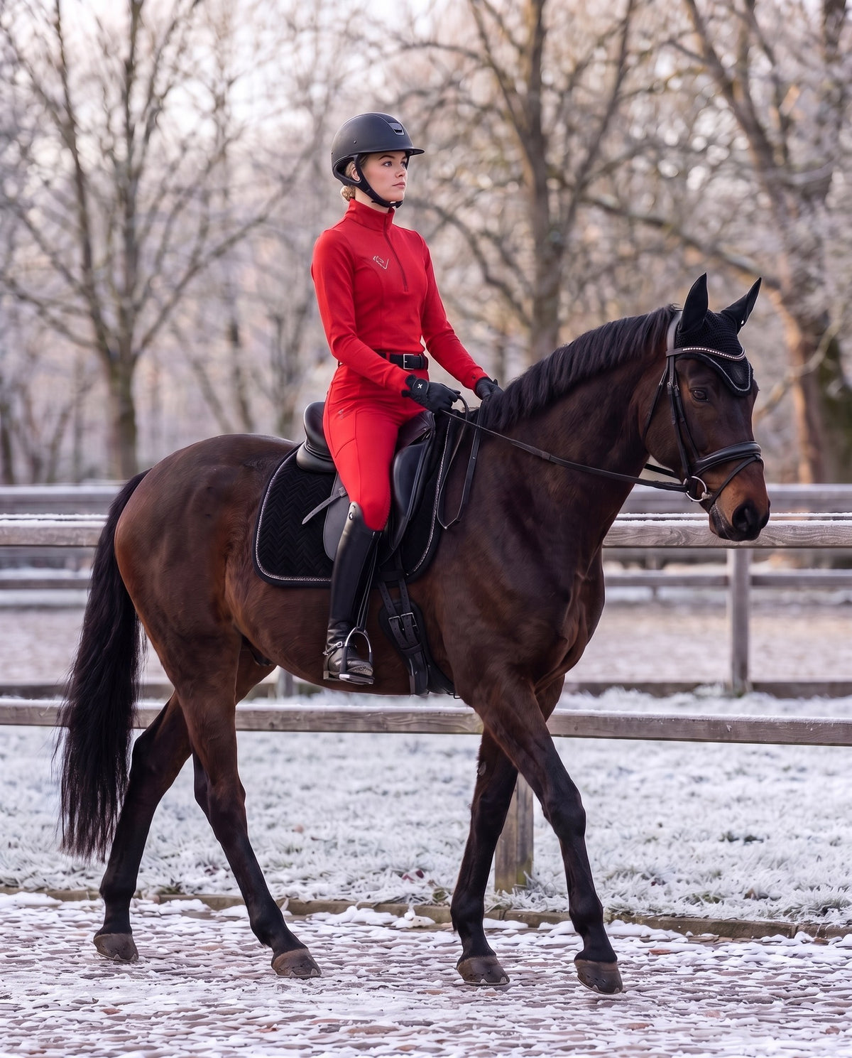 Snowball Thermo Langarmshirt in Red – Reitansicht von der Seite