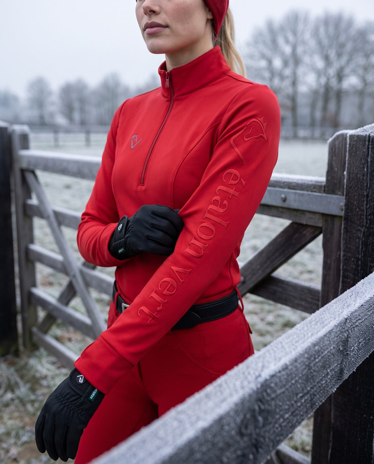 Snowball Thermo Langarmshirt in Red – Detail von Oberteil und Kragen