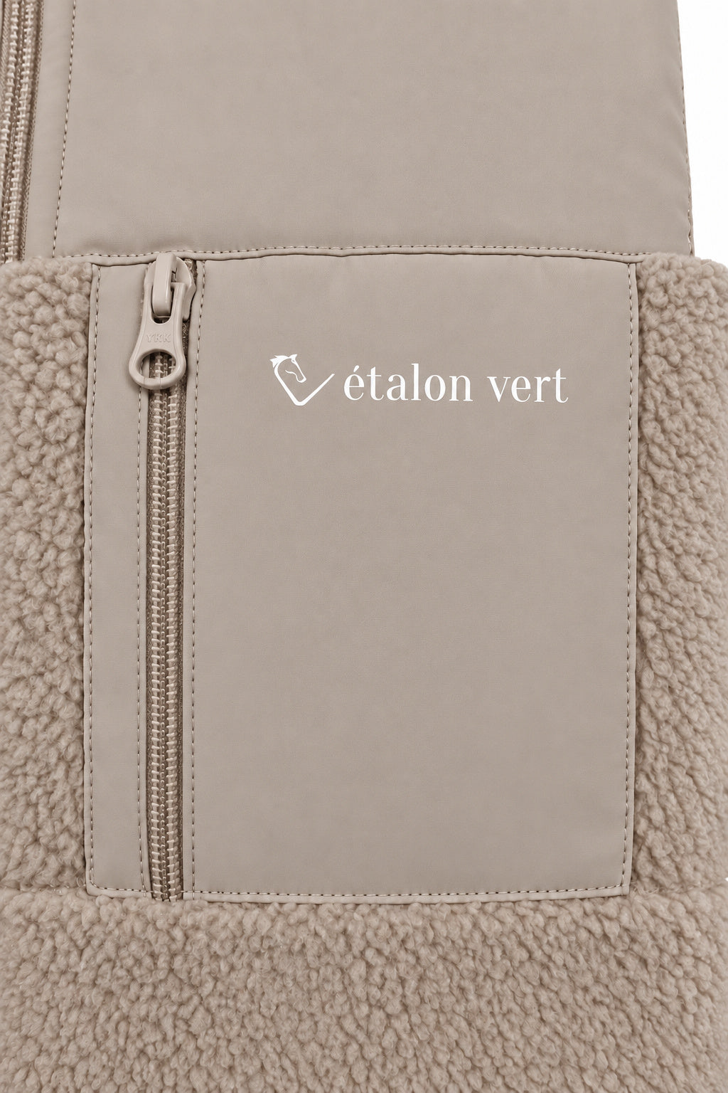 Valegro Teddyjacke beige Brusttaschen Detail, Reißverschluss Ton in Ton
