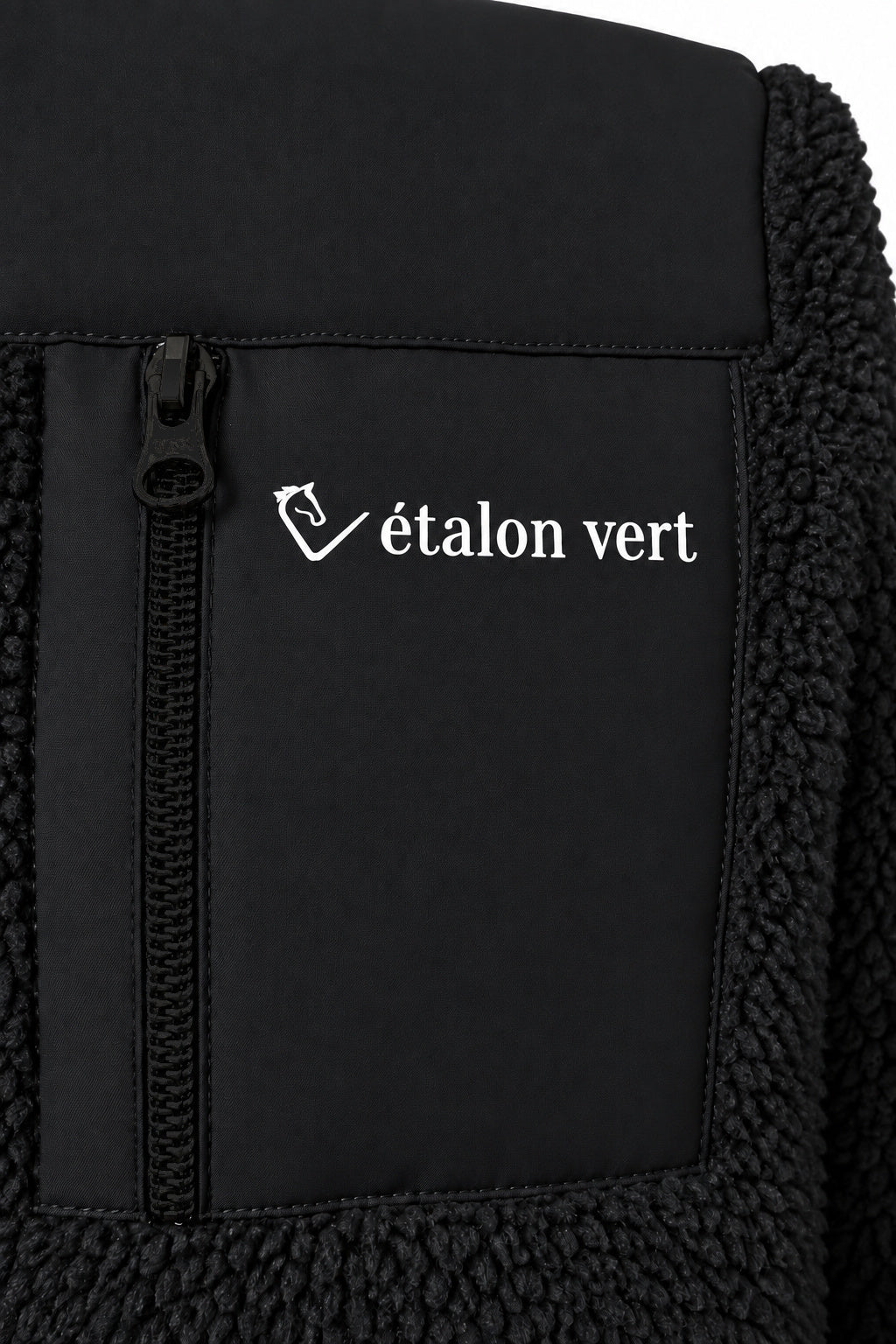 Valegro Teddyjacke Schwarz, Brusttaschen- und Materialdetail