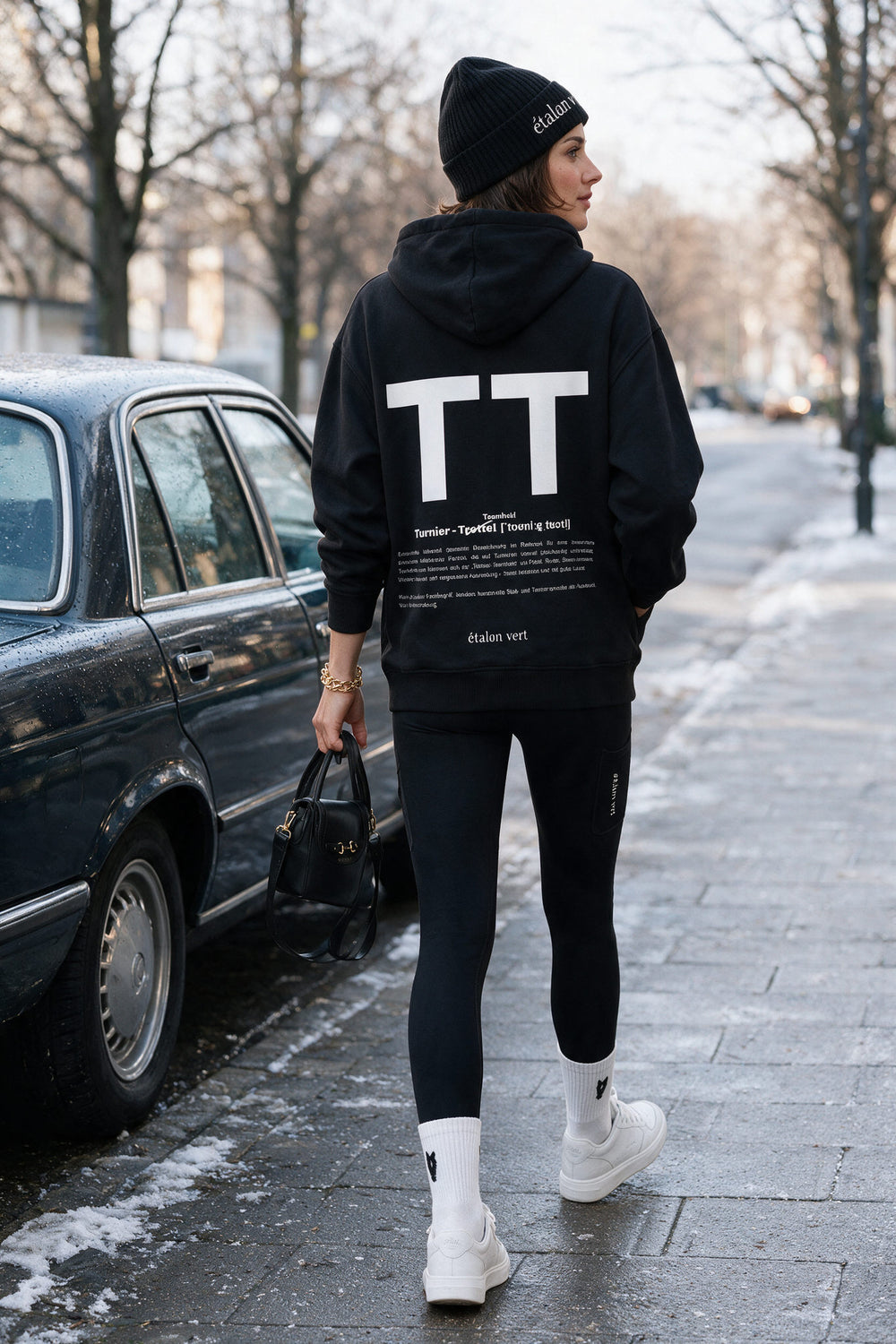 TT Hoodie Black – Frauenlook auto, Rückenansicht