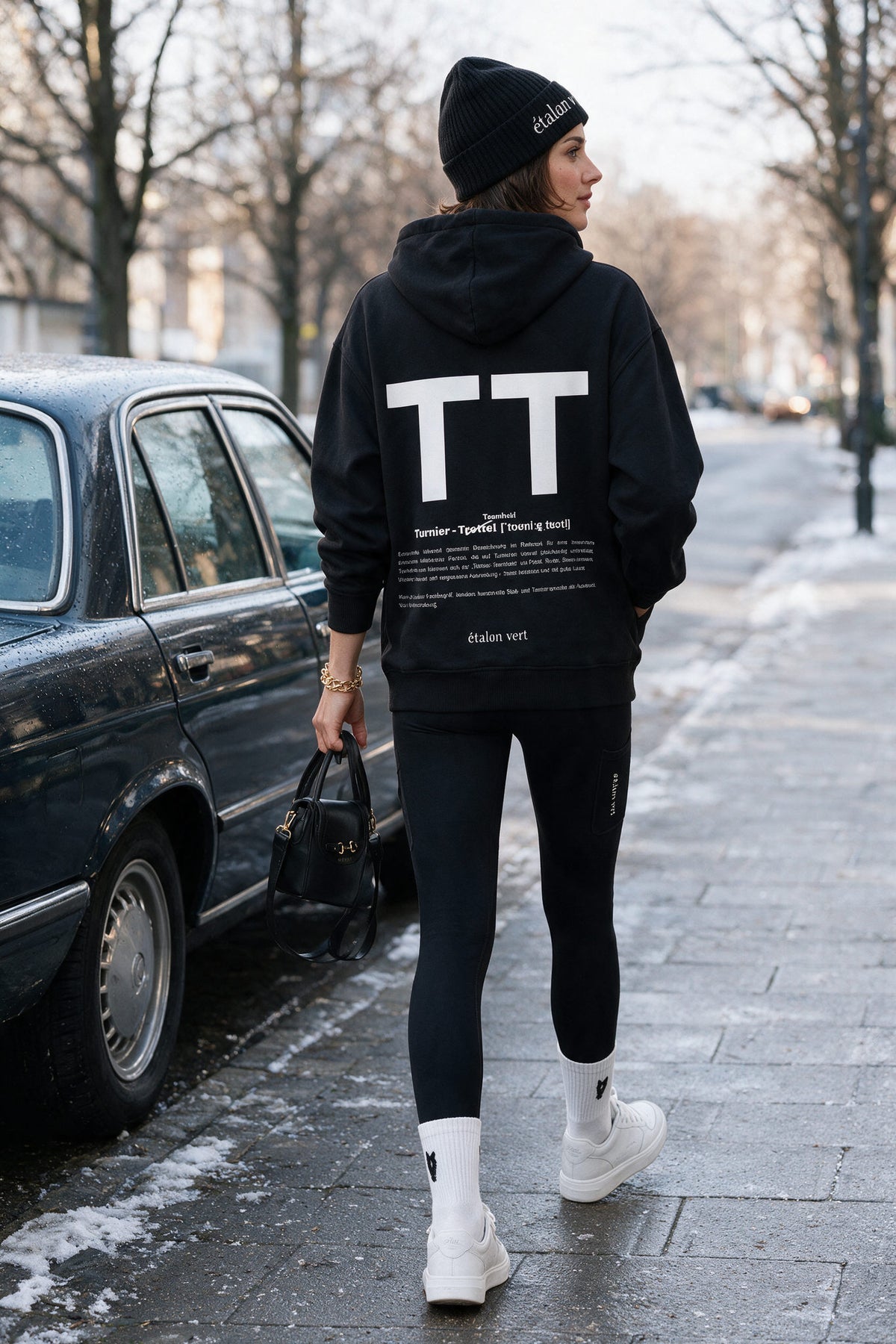 TT Hoodie Black – Frauenlook auto, Rückenansicht