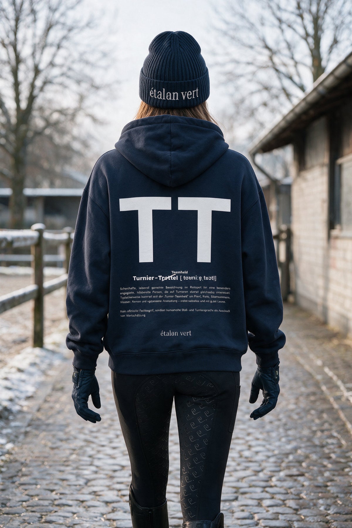 TT Hoodie Navy – Frauenlook hofweg, Rückenansicht