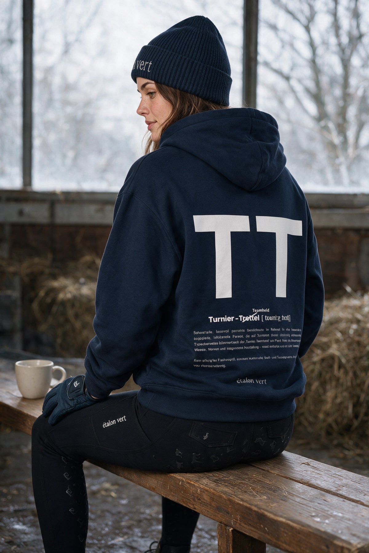 TT Hoodie Navy – Frauenlook stallbank, Rückenansicht
