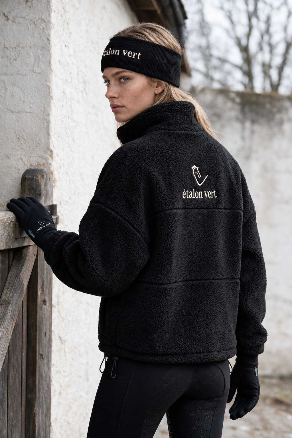 Teddyjacke Valegro Oversize Schwarz – M03 · Juna-Korrektur