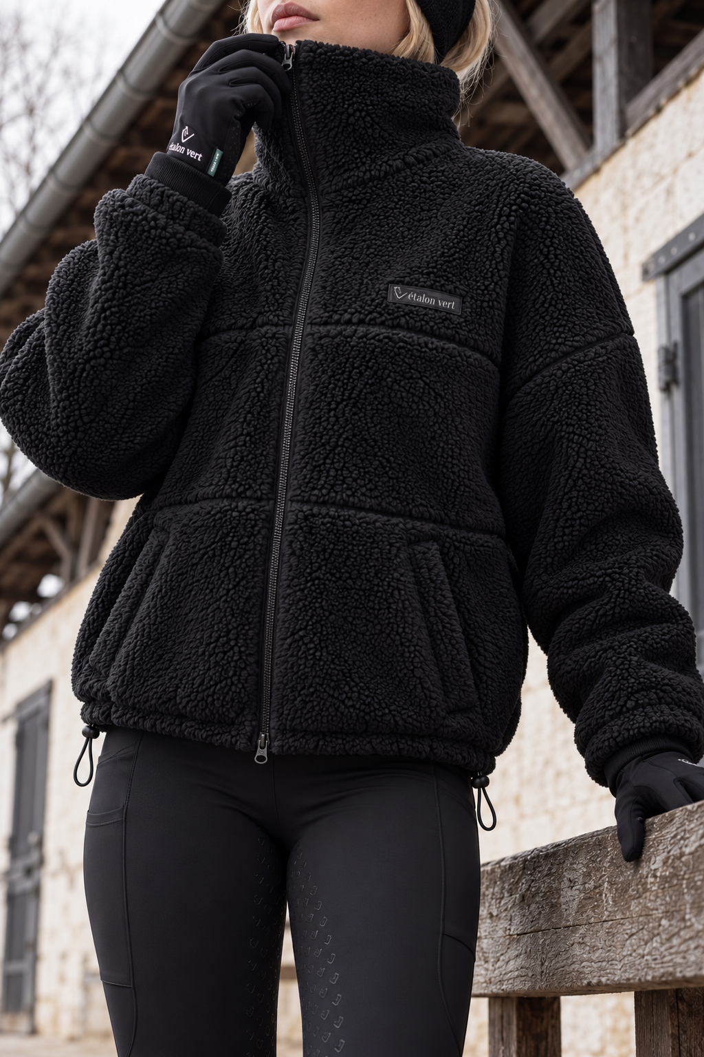 Teddyjacke Valegro Oversize Schwarz – Sehr hoher Kragen · tiefe Front