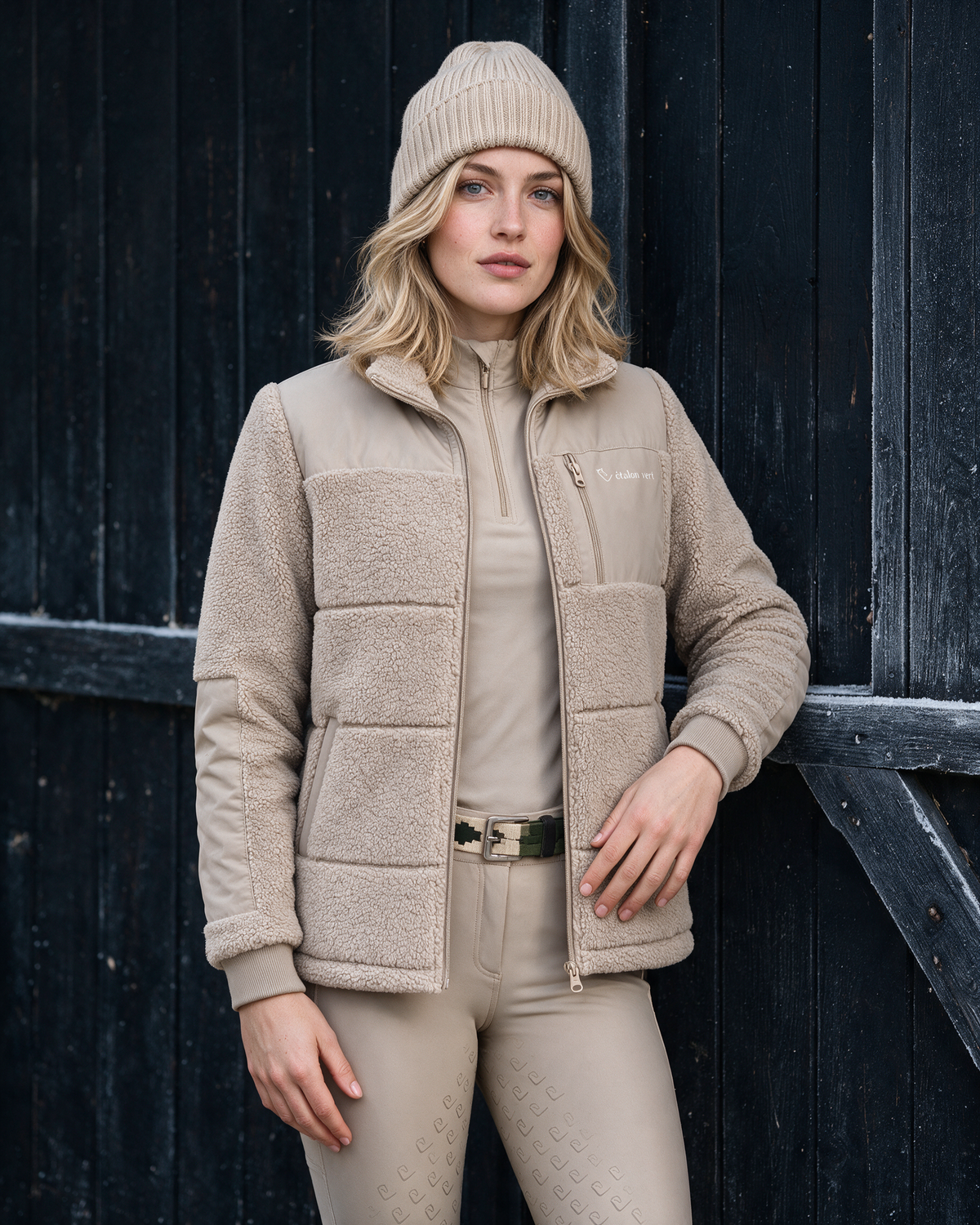 Valegro Teddyjacke Beige – Offene Gesamtansicht von vorn
